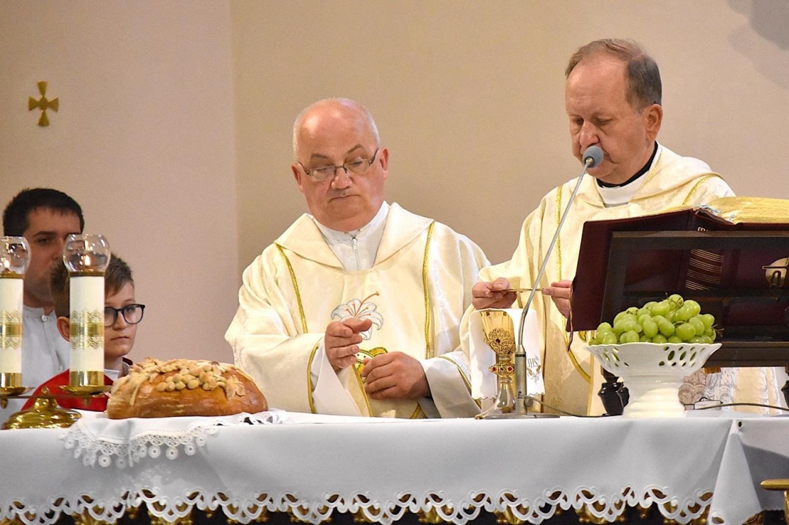 Zdjęcie w galerii na portalu naszwodzislaw.com: Godów pięknie podziękował za tegoroczne plony wiadomości z regionu