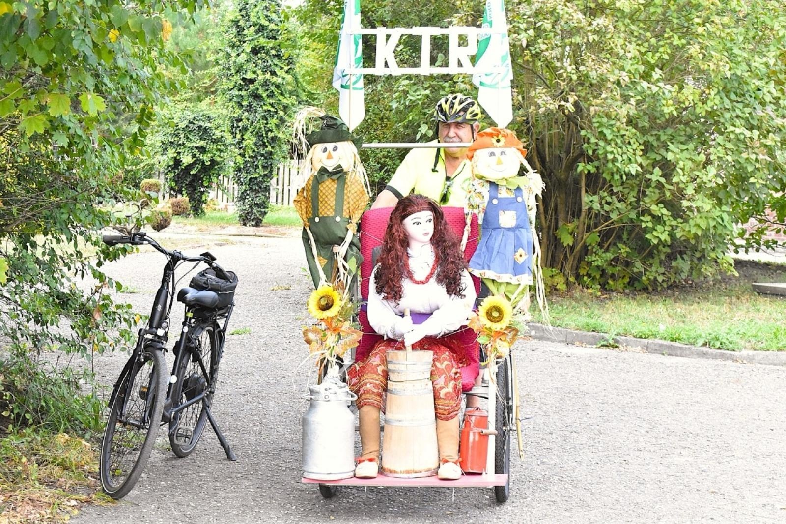 Zdjęcie w galerii na portalu naszwodzislaw.com: Godów pięknie podziękował za tegoroczne plony wiadomości z regionu