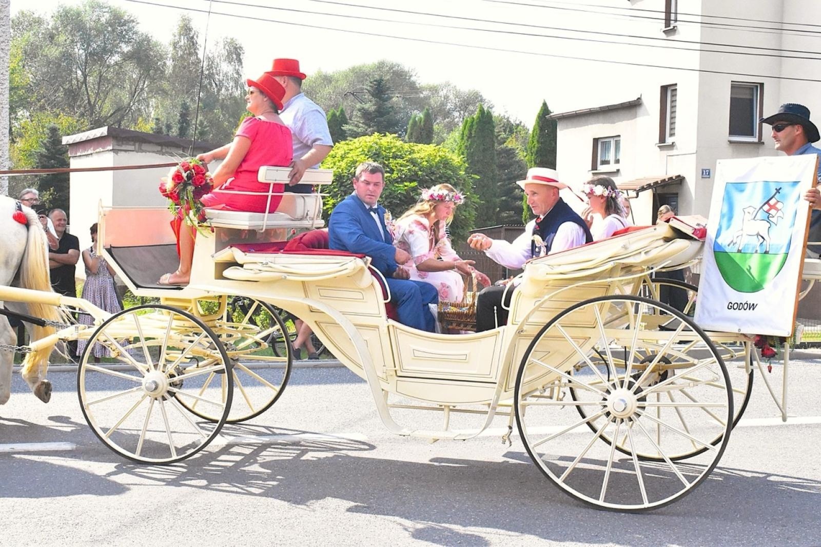 Zdjęcie w galerii na portalu naszwodzislaw.com: Godów pięknie podziękował za tegoroczne plony wiadomości z regionu