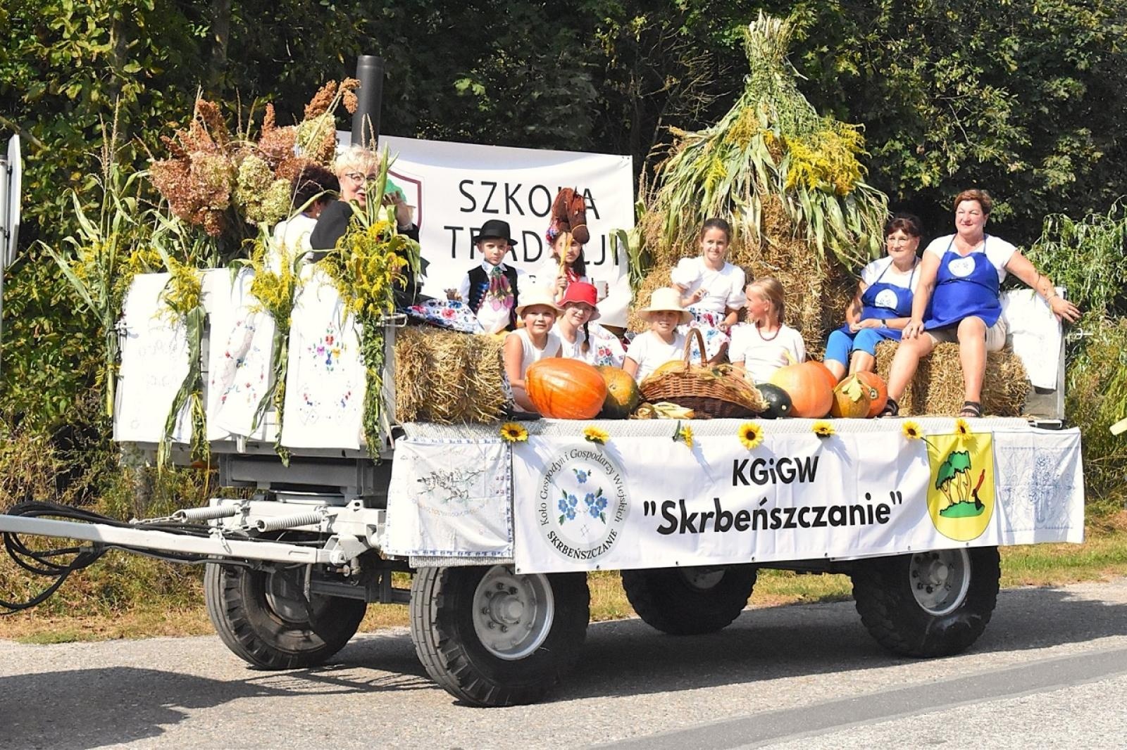 Zdjęcie w galerii na portalu naszwodzislaw.com: Godów pięknie podziękował za tegoroczne plony wiadomości z regionu