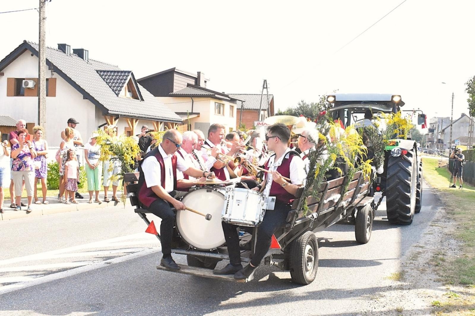 Zdjęcie w galerii na portalu naszwodzislaw.com: Godów pięknie podziękował za tegoroczne plony wiadomości z regionu