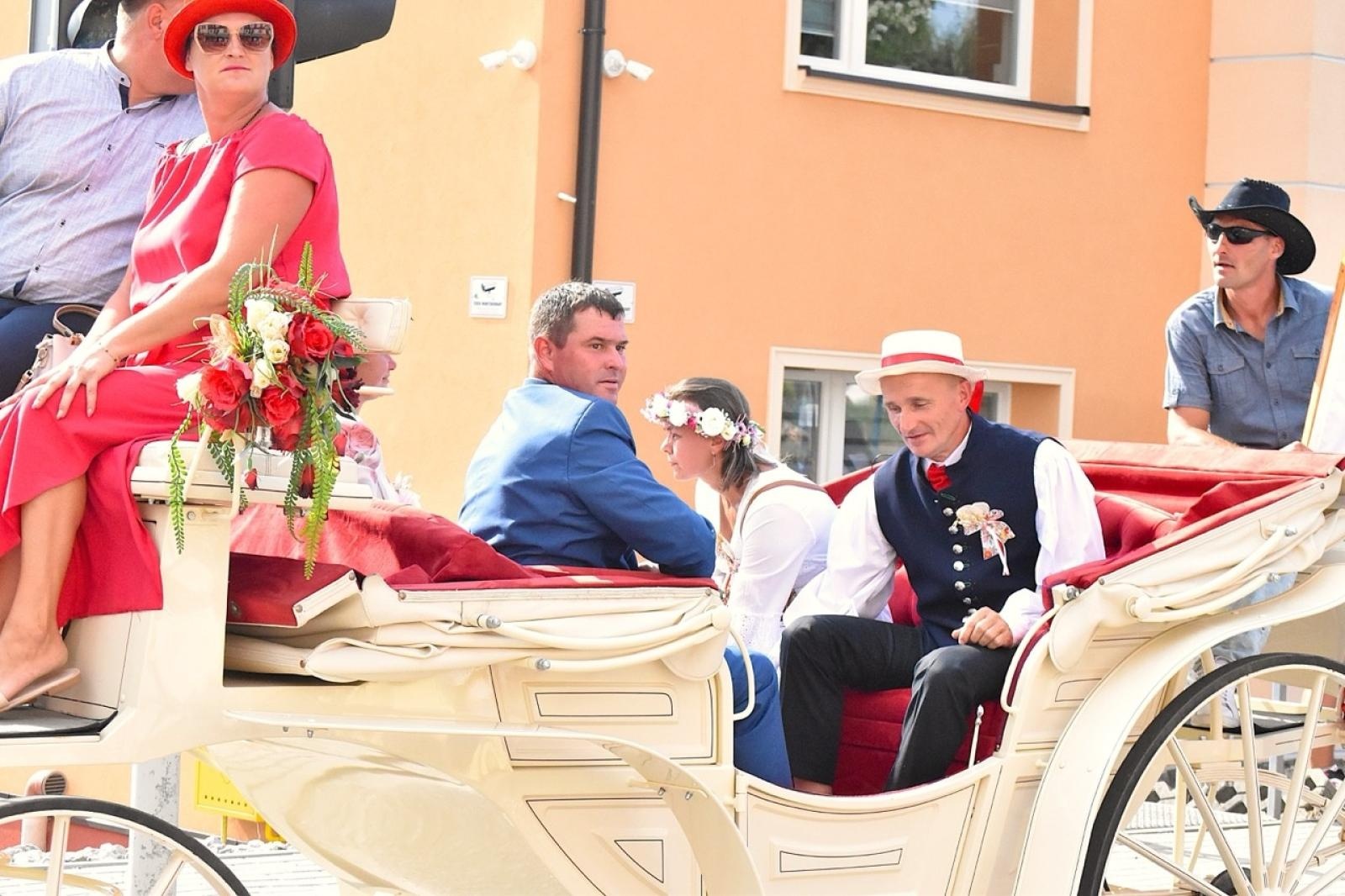 Zdjęcie w galerii na portalu naszwodzislaw.com: Godów pięknie podziękował za tegoroczne plony wiadomości z regionu