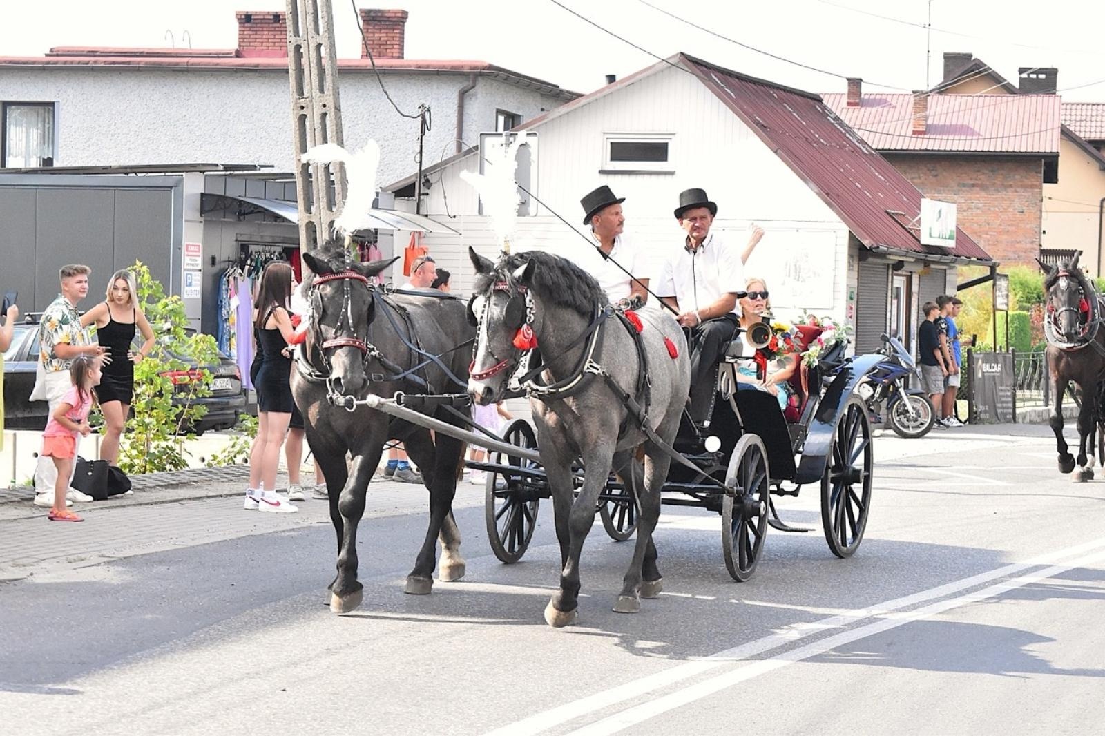Zdjęcie w galerii na portalu naszwodzislaw.com: Godów pięknie podziękował za tegoroczne plony wiadomości z regionu