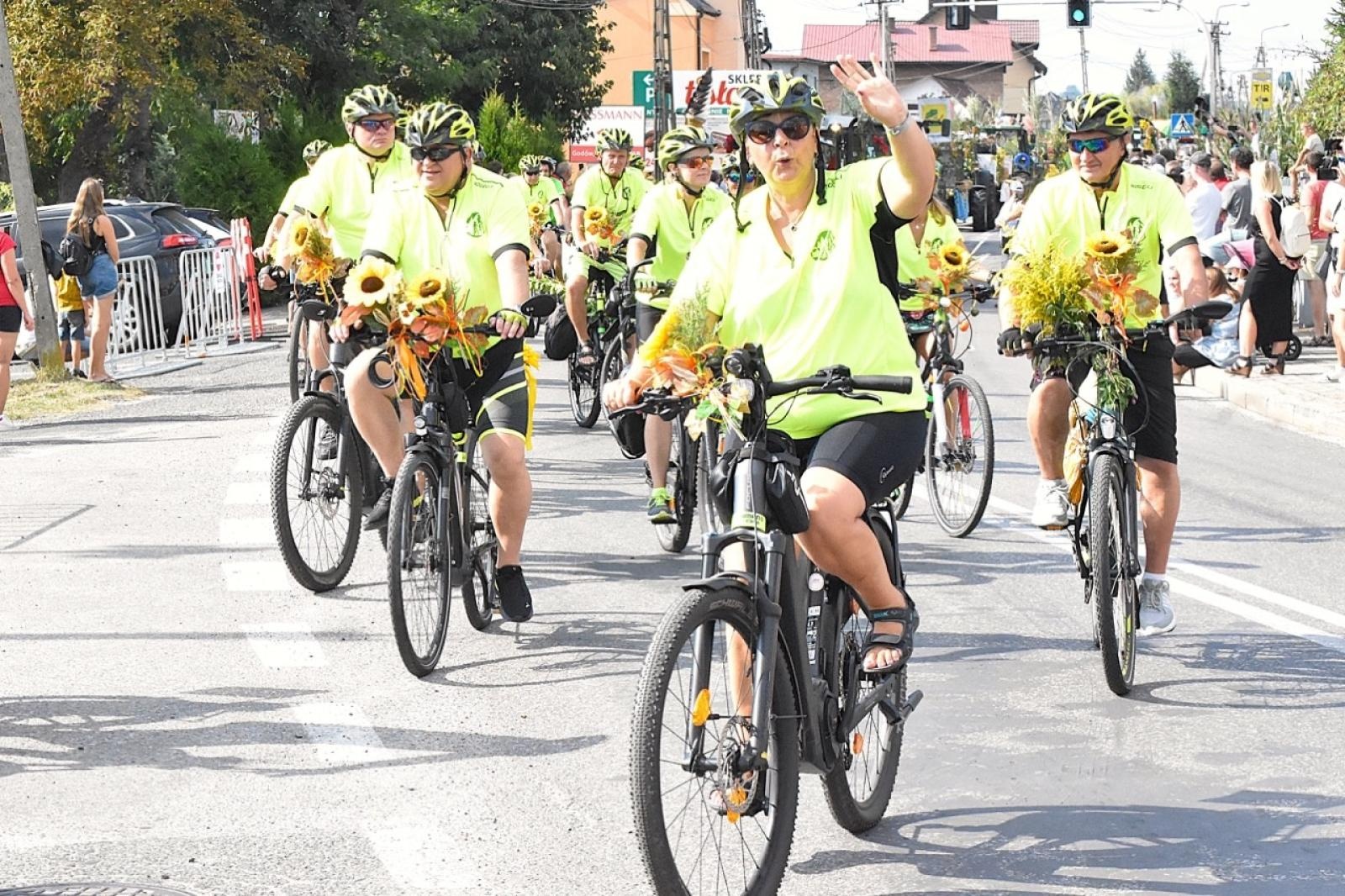 Zdjęcie w galerii na portalu naszwodzislaw.com: Godów pięknie podziękował za tegoroczne plony wiadomości z regionu
