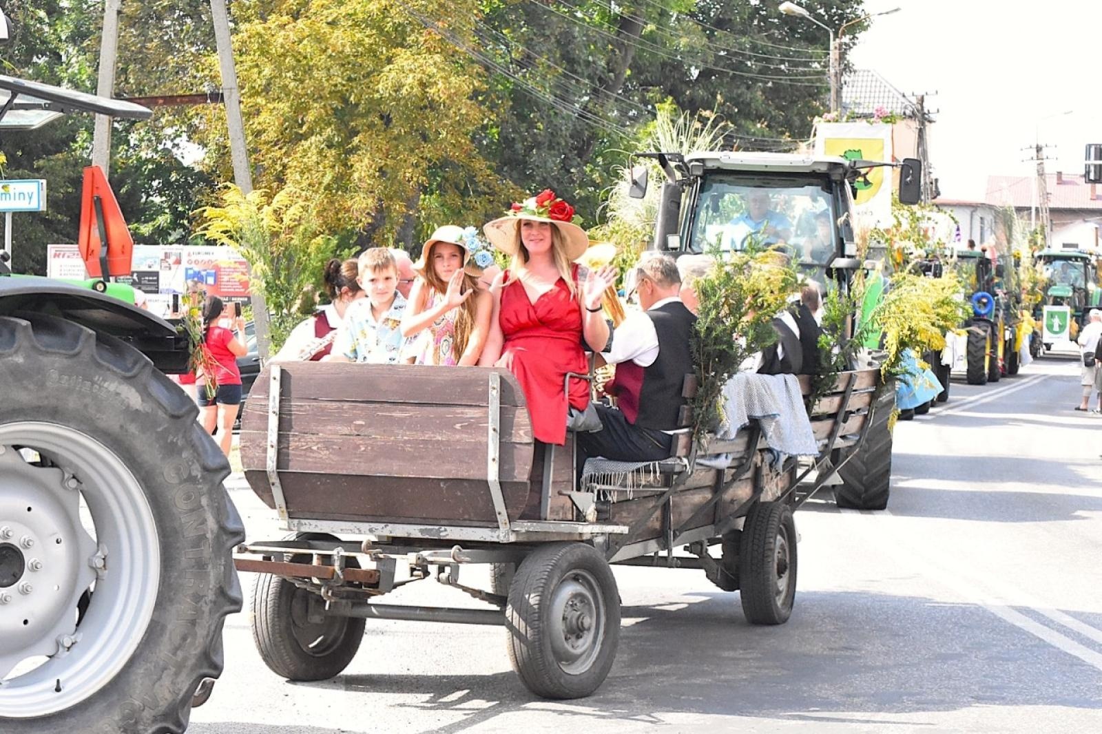 Zdjęcie w galerii na portalu naszwodzislaw.com: Godów pięknie podziękował za tegoroczne plony wiadomości z regionu