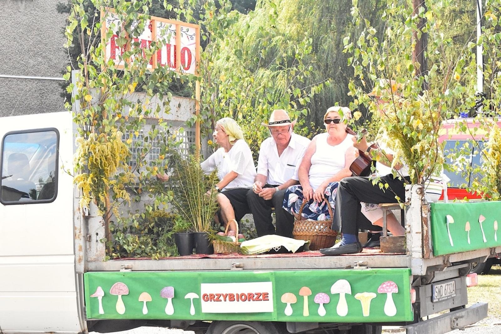 Zdjęcie w galerii na portalu naszwodzislaw.com: Godów pięknie podziękował za tegoroczne plony wiadomości z regionu