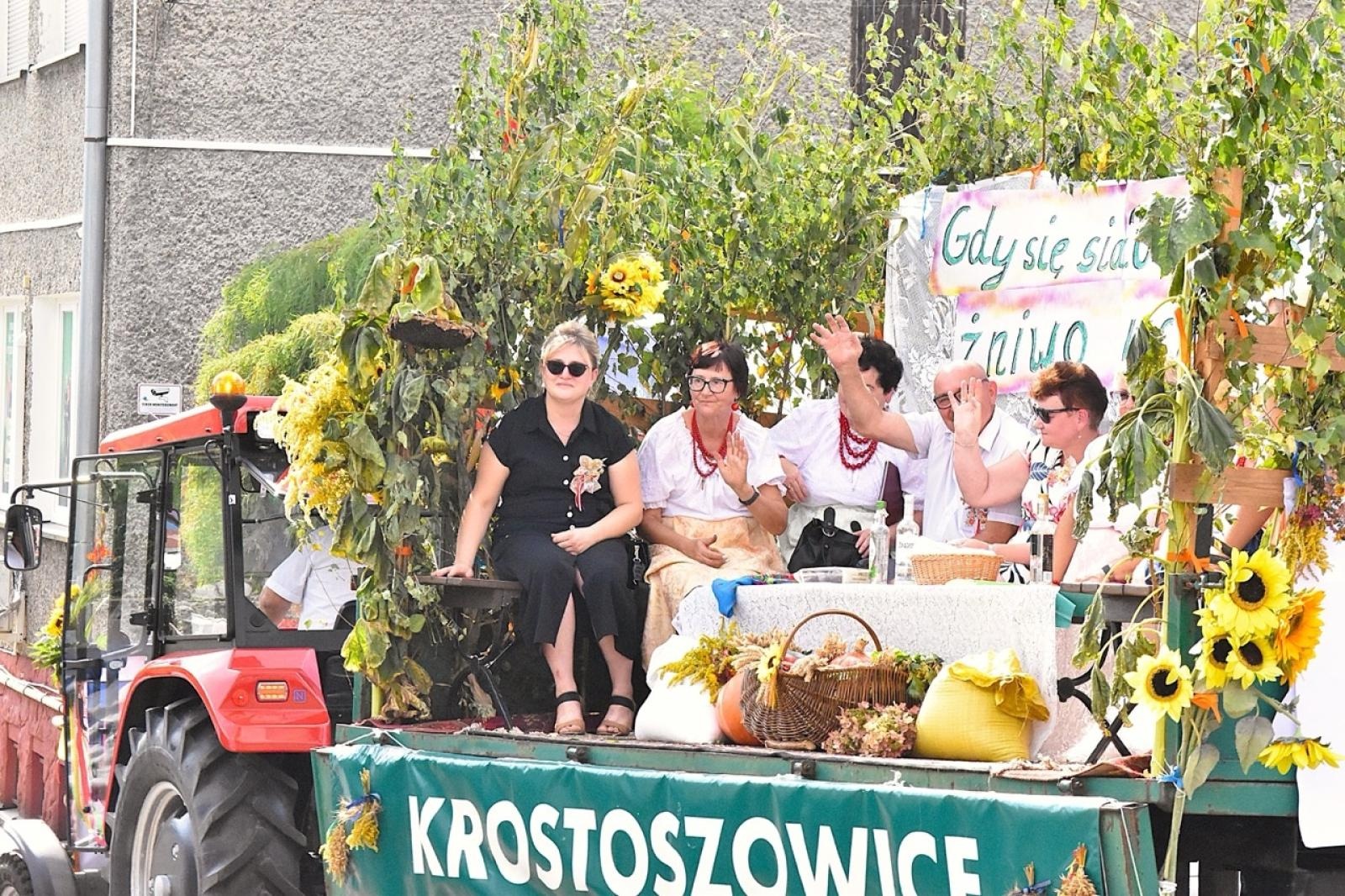 Zdjęcie w galerii na portalu naszwodzislaw.com: Godów pięknie podziękował za tegoroczne plony wiadomości z regionu