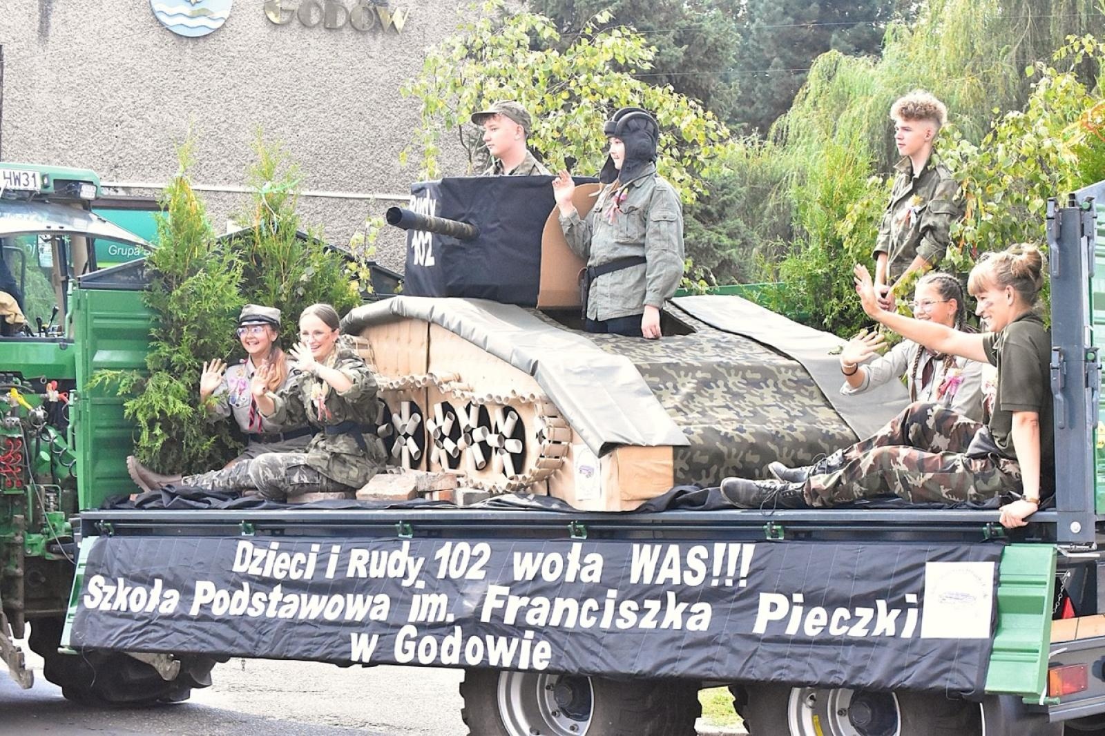 Zdjęcie w galerii na portalu naszwodzislaw.com: Godów pięknie podziękował za tegoroczne plony wiadomości z regionu