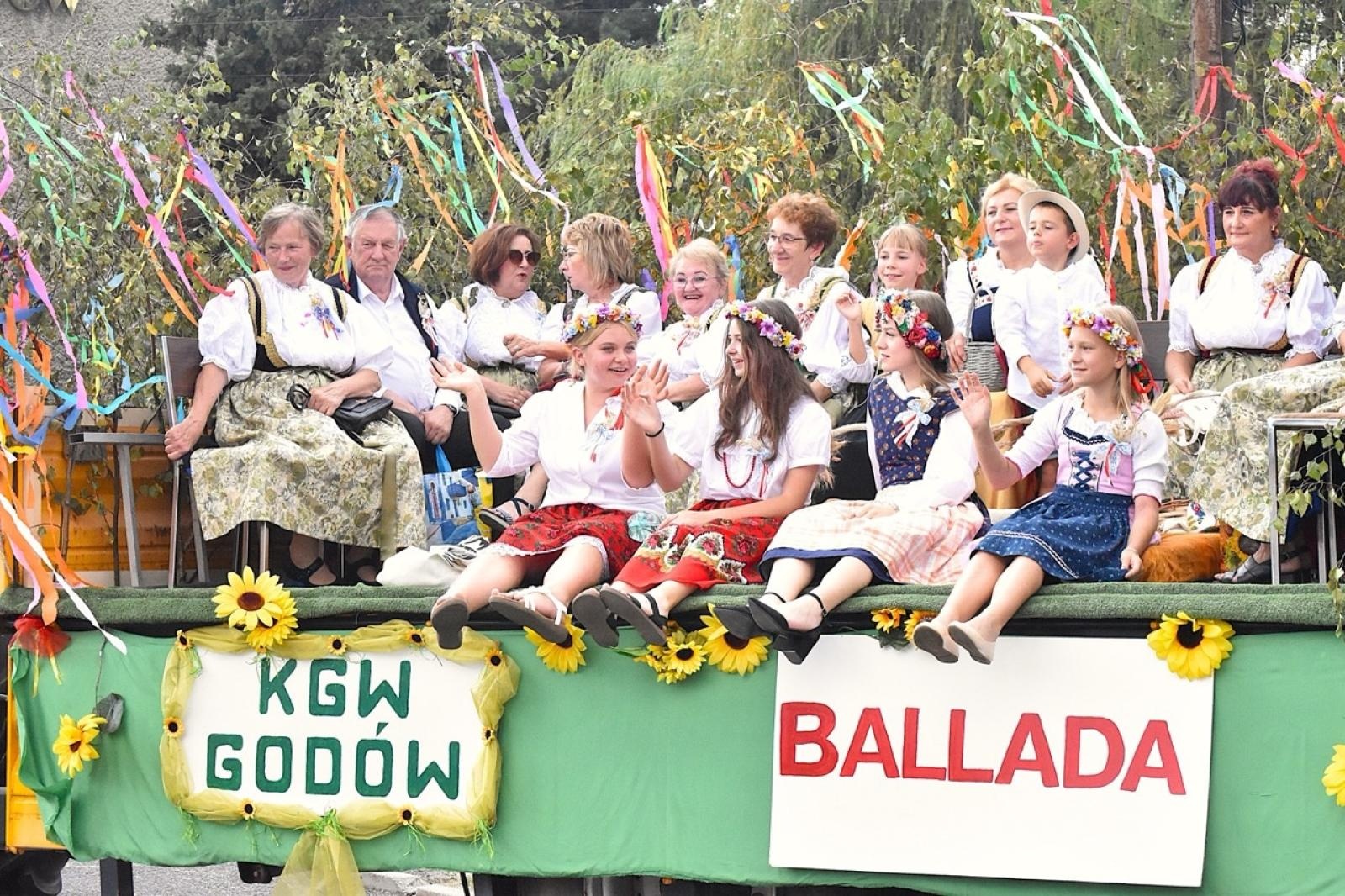 Zdjęcie w galerii na portalu naszwodzislaw.com: Godów pięknie podziękował za tegoroczne plony wiadomości z regionu