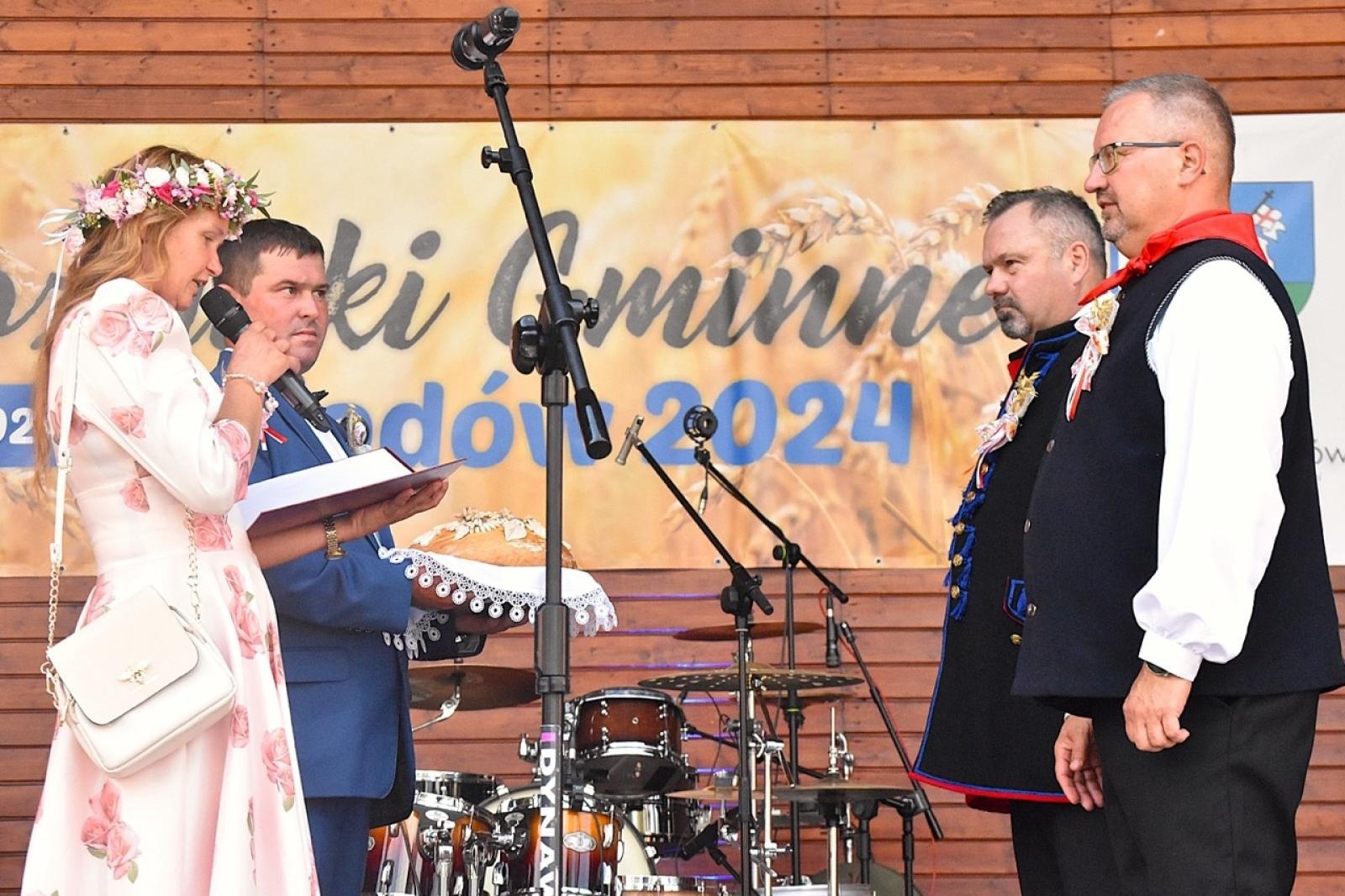 Zdjęcie w galerii na portalu naszwodzislaw.com: Godów pięknie podziękował za tegoroczne plony wiadomości z regionu