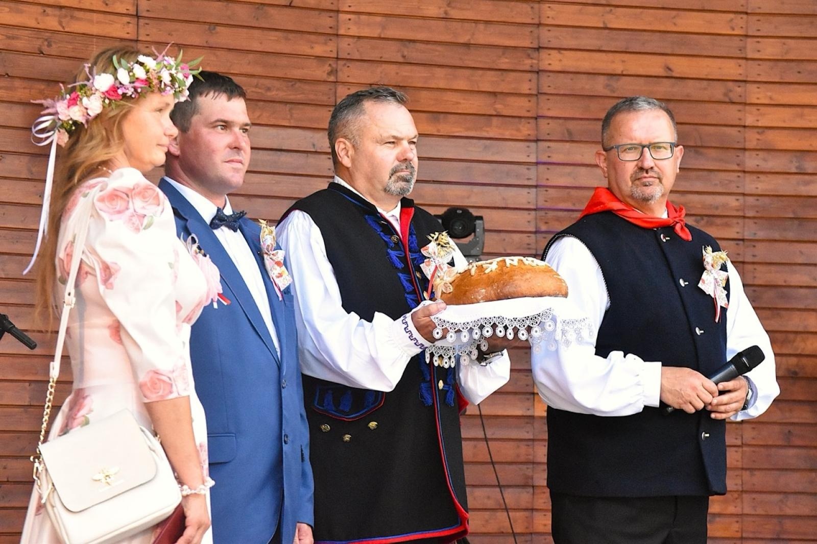 Zdjęcie w galerii na portalu naszwodzislaw.com: Godów pięknie podziękował za tegoroczne plony wiadomości z regionu