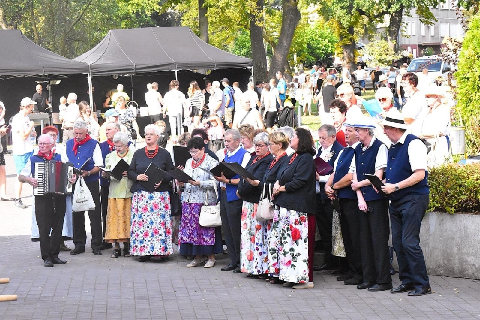 Zdjęcie w galerii na portalu naszwodzislaw.com: Godów pięknie podziękował za tegoroczne plony wiadomości z regionu