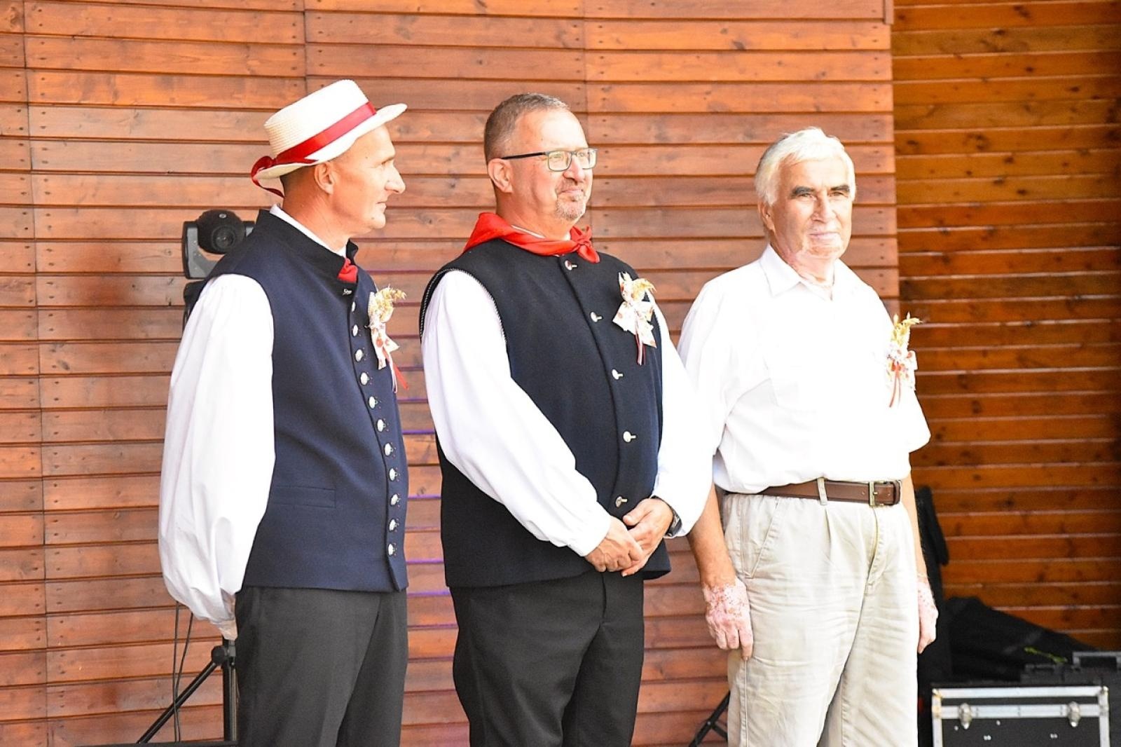 Zdjęcie w galerii na portalu naszwodzislaw.com: Godów pięknie podziękował za tegoroczne plony wiadomości z regionu