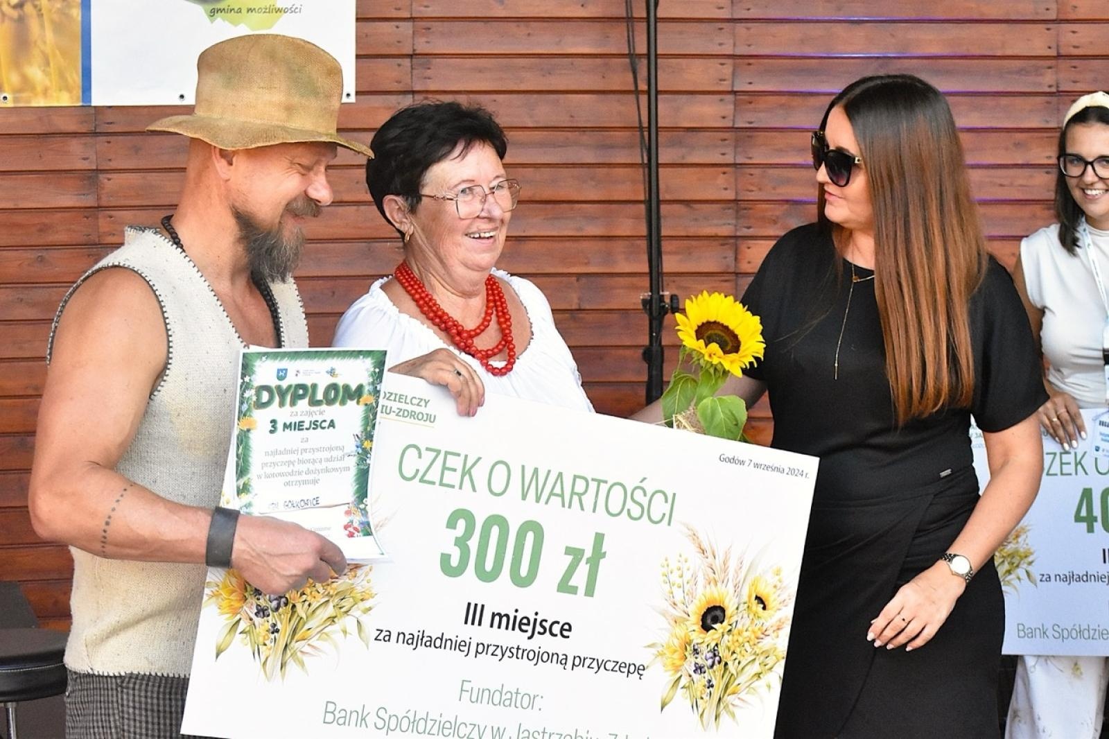 Zdjęcie w galerii na portalu naszwodzislaw.com: Godów pięknie podziękował za tegoroczne plony wiadomości z regionu