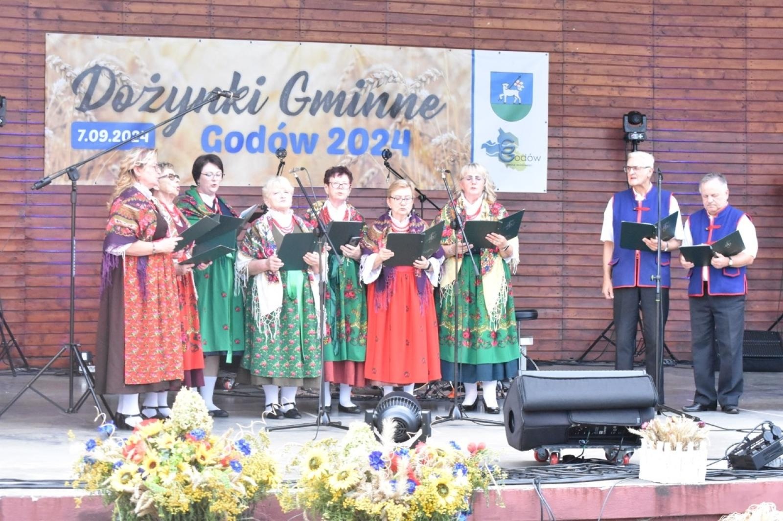 Zdjęcie w galerii na portalu naszwodzislaw.com: Godów pięknie podziękował za tegoroczne plony wiadomości z regionu