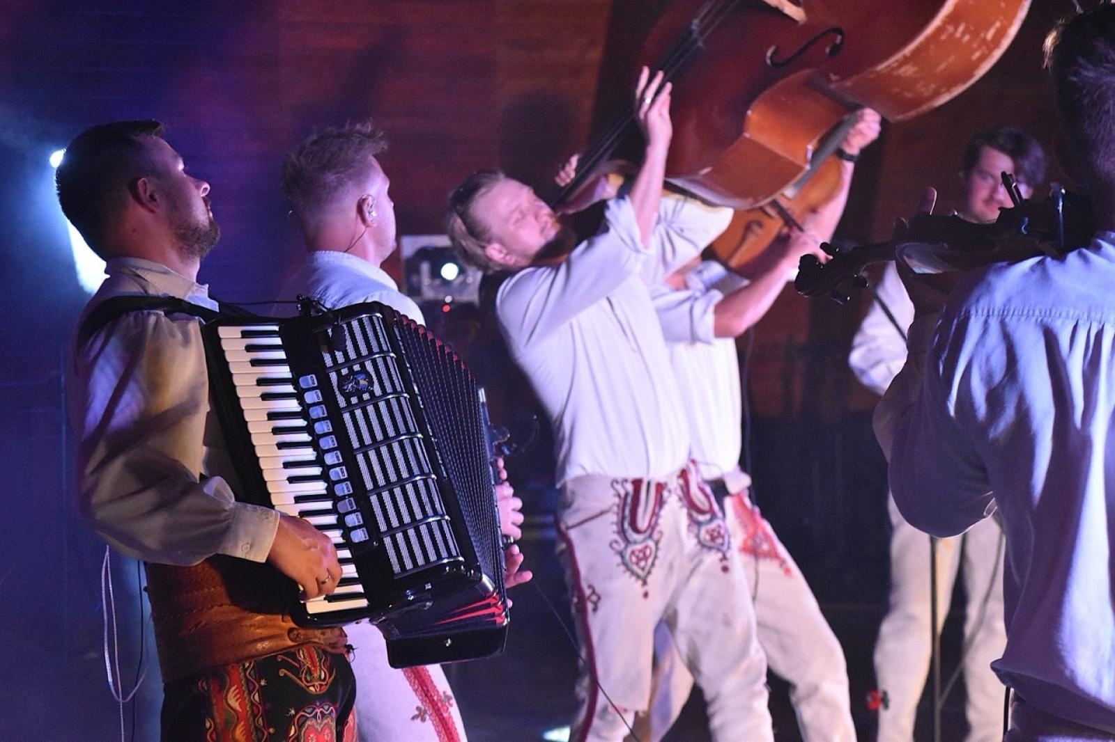 Zdjęcie w galerii na portalu naszwodzislaw.com: Godów pięknie podziękował za tegoroczne plony wiadomości z regionu