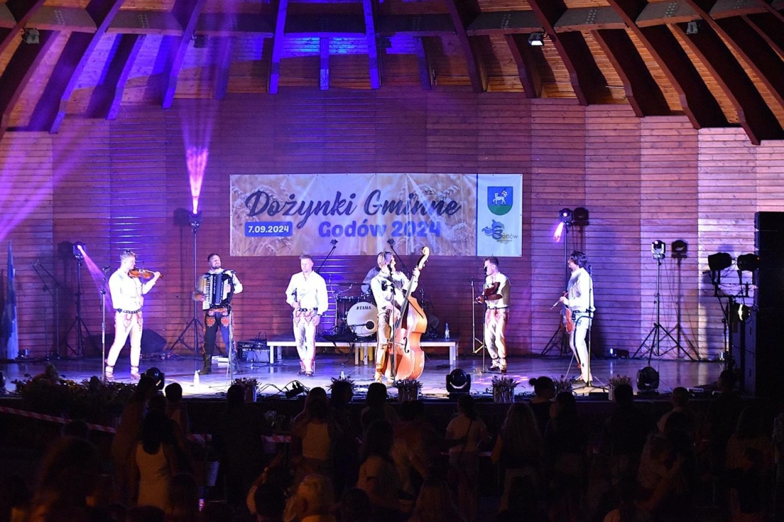 Zdjęcie w galerii na portalu naszwodzislaw.com: Godów pięknie podziękował za tegoroczne plony wiadomości z regionu