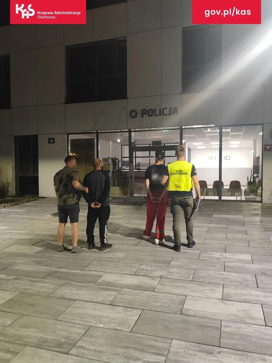 Zdjęcie w galerii na portalu naszwodzislaw.com: Pies Kodi złapał trop. KAS wykryła środki odurzające w przesyłce i mieszkaniu wiadomości z regionu