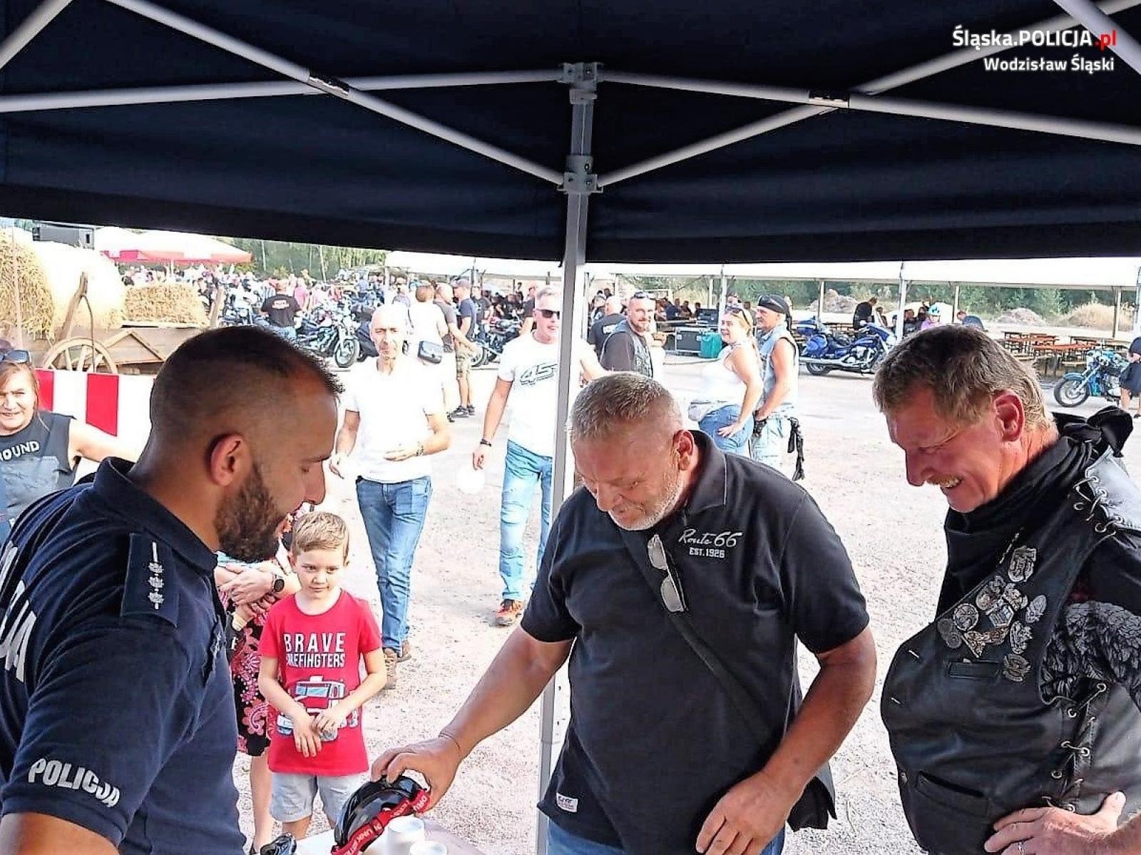 Zdjęcie w galerii na portalu naszwodzislaw.com: VII marklowicki zlot motocykli z udziałem wodzisławskich policjantów wiadomości z regionu