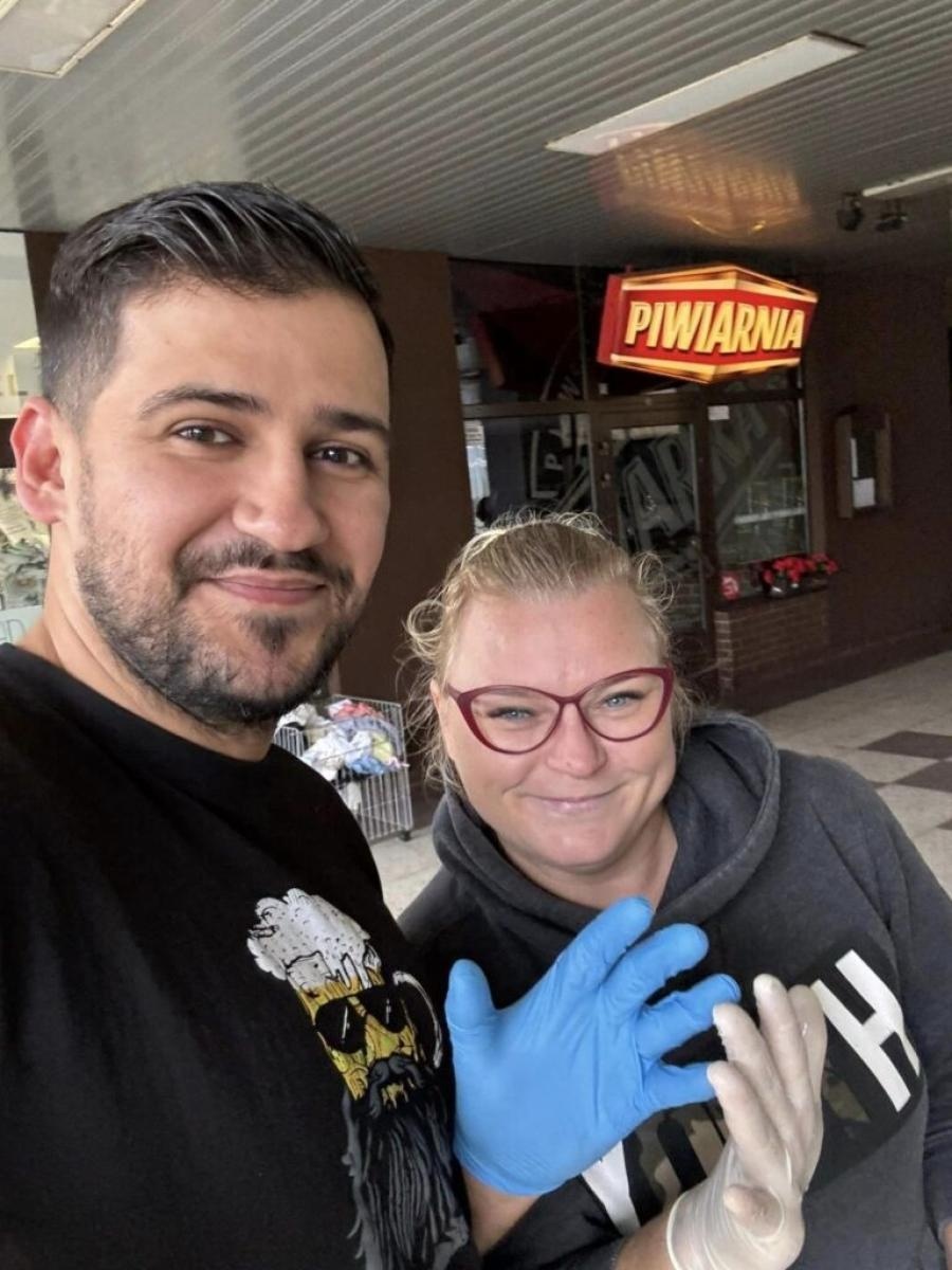 Zdjęcie w galerii na portalu naszwodzislaw.com: Po brudzie i smrodzie nie ma już śladu. Lodówka społeczna na osiedlu XXX-lecia znów czysta wiadomości z regionu