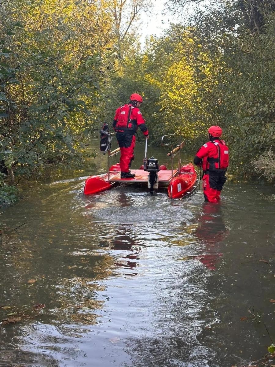 Zdjęcie w galerii na portalu naszwodzislaw.com: Trzy osoby ewakuowane z czaszy zbiornika Racibórz. Ich samochód zalała woda wiadomości z regionu