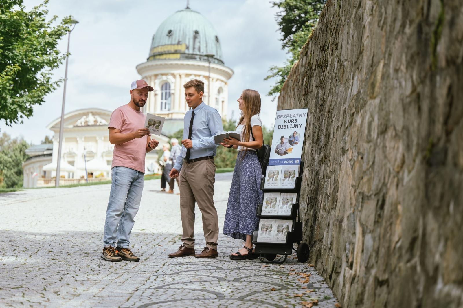 Zdjęcie w galerii na portalu naszwodzislaw.com: Świadkowie Jehowy mają propozycję dla mieszkańców Wodzisławia. O co chodzi? wiadomości z regionu