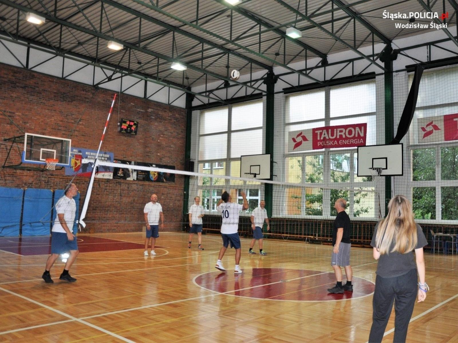 Zdjęcie w galerii na portalu naszwodzislaw.com: Integracyjny mecz z udziałem wodzisławskich policjantów wiadomości z regionu