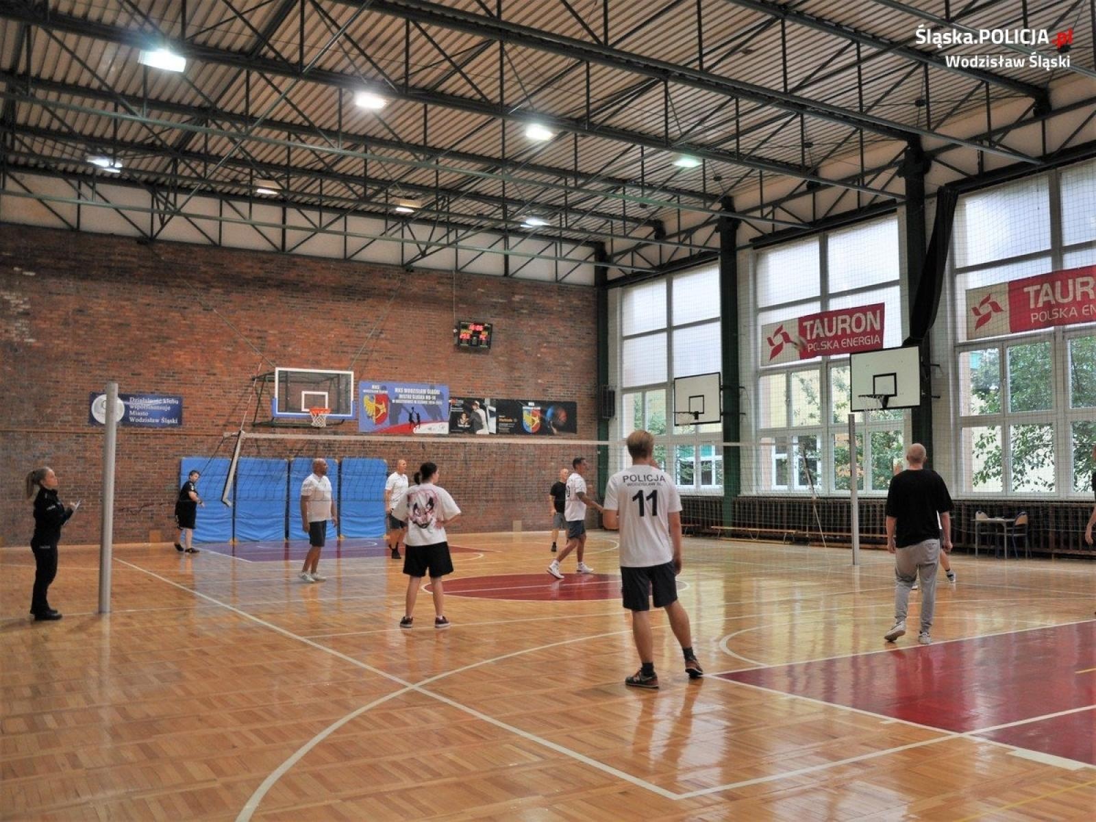 Zdjęcie w galerii na portalu naszwodzislaw.com: Integracyjny mecz z udziałem wodzisławskich policjantów wiadomości z regionu