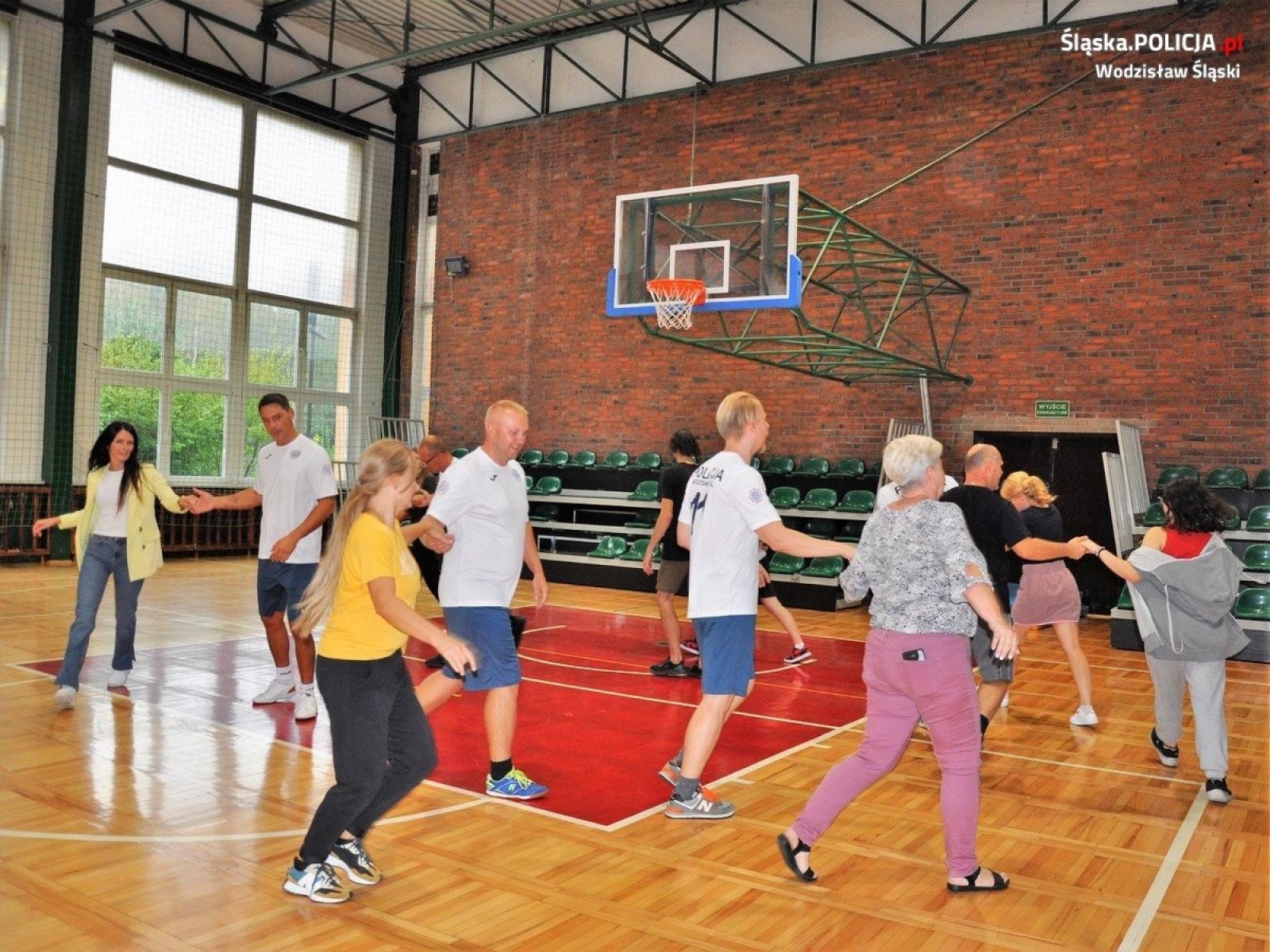 Zdjęcie w galerii na portalu naszwodzislaw.com: Integracyjny mecz z udziałem wodzisławskich policjantów wiadomości z regionu