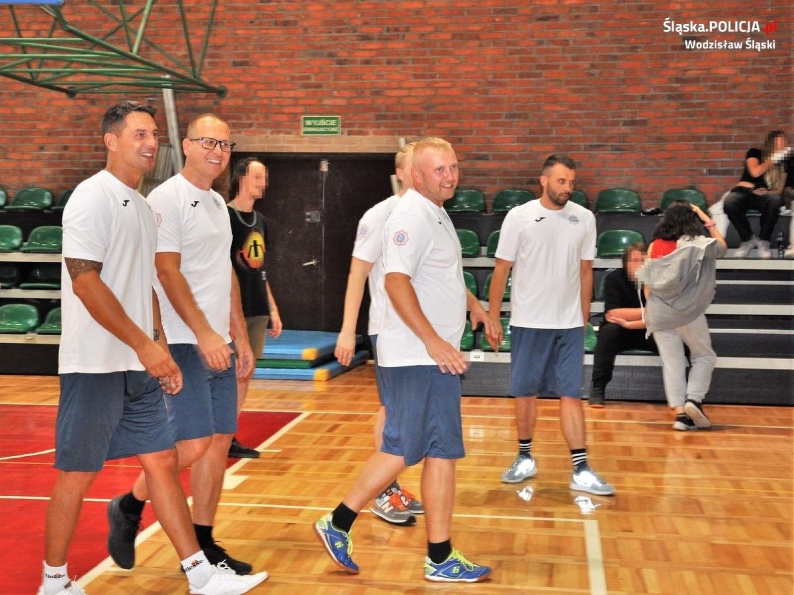 Zdjęcie w galerii na portalu naszwodzislaw.com: Integracyjny mecz z udziałem wodzisławskich policjantów wiadomości z regionu