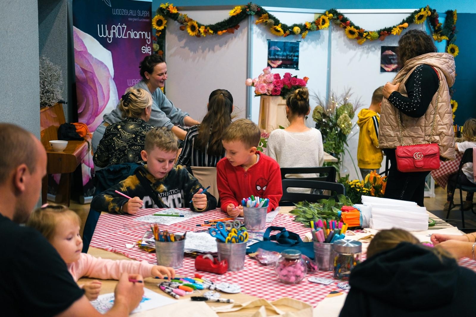 Zdjęcie w galerii na portalu naszwodzislaw.com: WyRÓŻniamy się - to już finał wiadomości z regionu