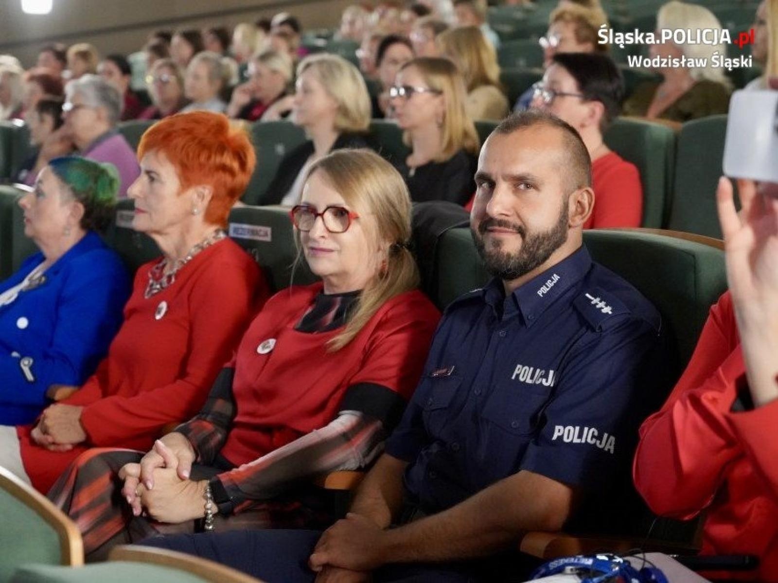 Zdjęcie w galerii na portalu naszwodzislaw.com: Konferencja w Rydułtowach z udziałem wodzisławskiego policjanta wiadomości z regionu