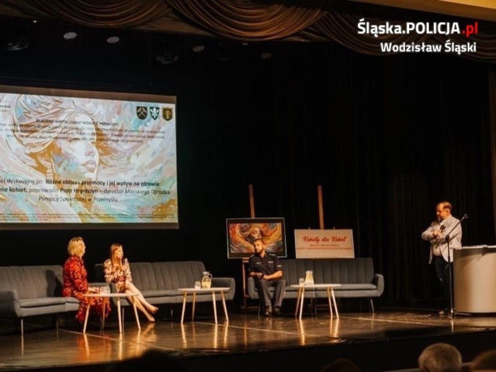 Zdjęcie w galerii na portalu naszwodzislaw.com: Konferencja w Rydułtowach z udziałem wodzisławskiego policjanta wiadomości z regionu