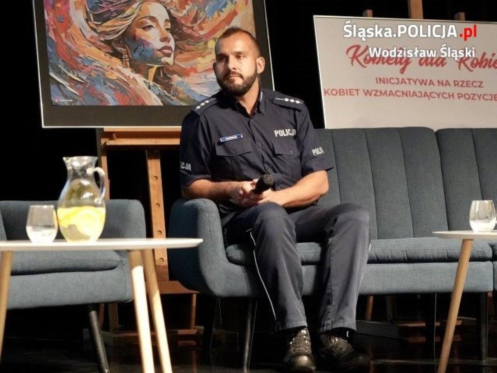 Zdjęcie w galerii na portalu naszwodzislaw.com: Konferencja w Rydułtowach z udziałem wodzisławskiego policjanta wiadomości z regionu