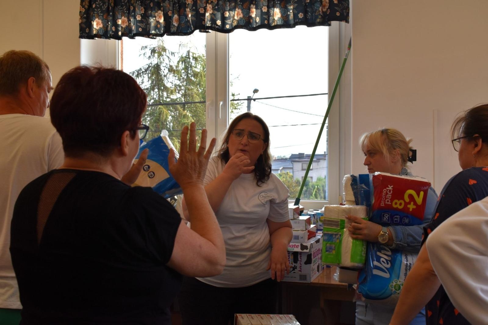 Zdjęcie w galerii na portalu naszwodzislaw.com: Pierwszy transport pomocy dla powodzian wyruszył w trasę wiadomości z regionu