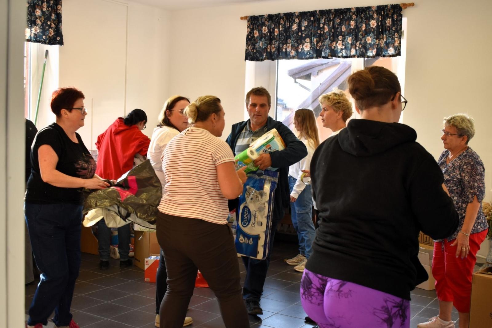 Zdjęcie w galerii na portalu naszwodzislaw.com: Pierwszy transport pomocy dla powodzian wyruszył w trasę wiadomości z regionu