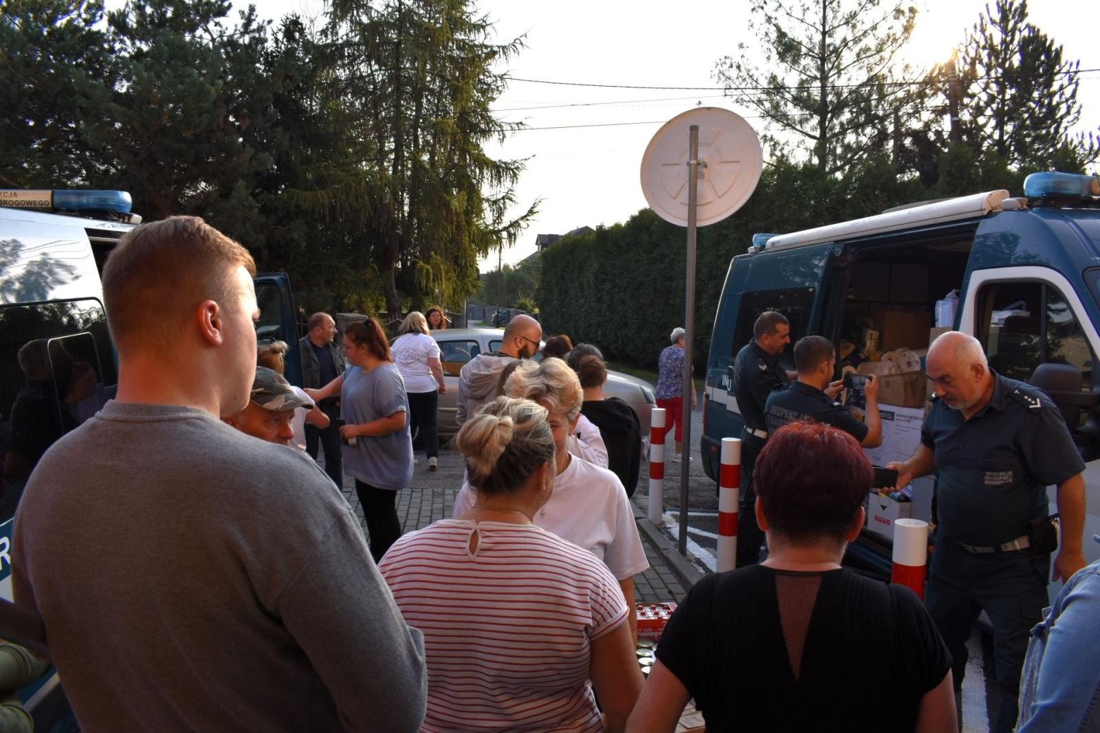 Zdjęcie w galerii na portalu naszwodzislaw.com: Pierwszy transport pomocy dla powodzian wyruszył w trasę wiadomości z regionu