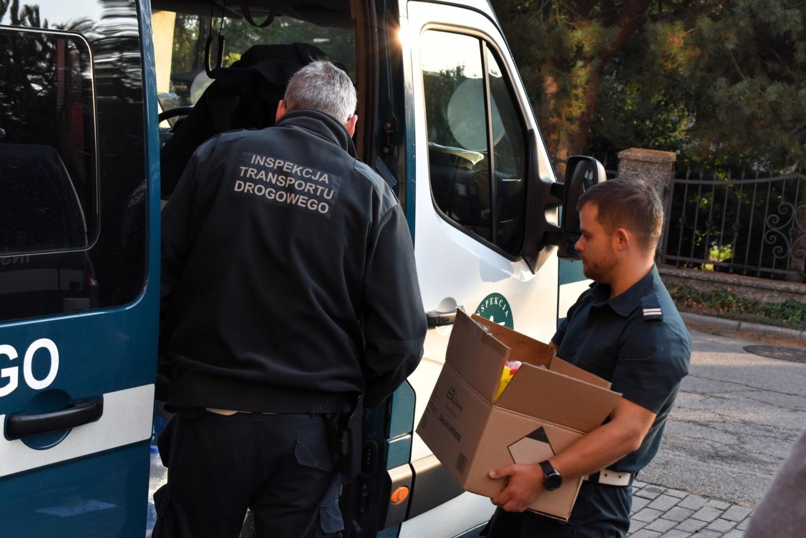 Zdjęcie w galerii na portalu naszwodzislaw.com: Pierwszy transport pomocy dla powodzian wyruszył w trasę wiadomości z regionu