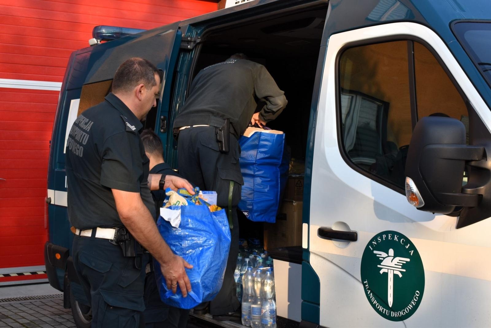 Zdjęcie w galerii na portalu naszwodzislaw.com: Pierwszy transport pomocy dla powodzian wyruszył w trasę wiadomości z regionu