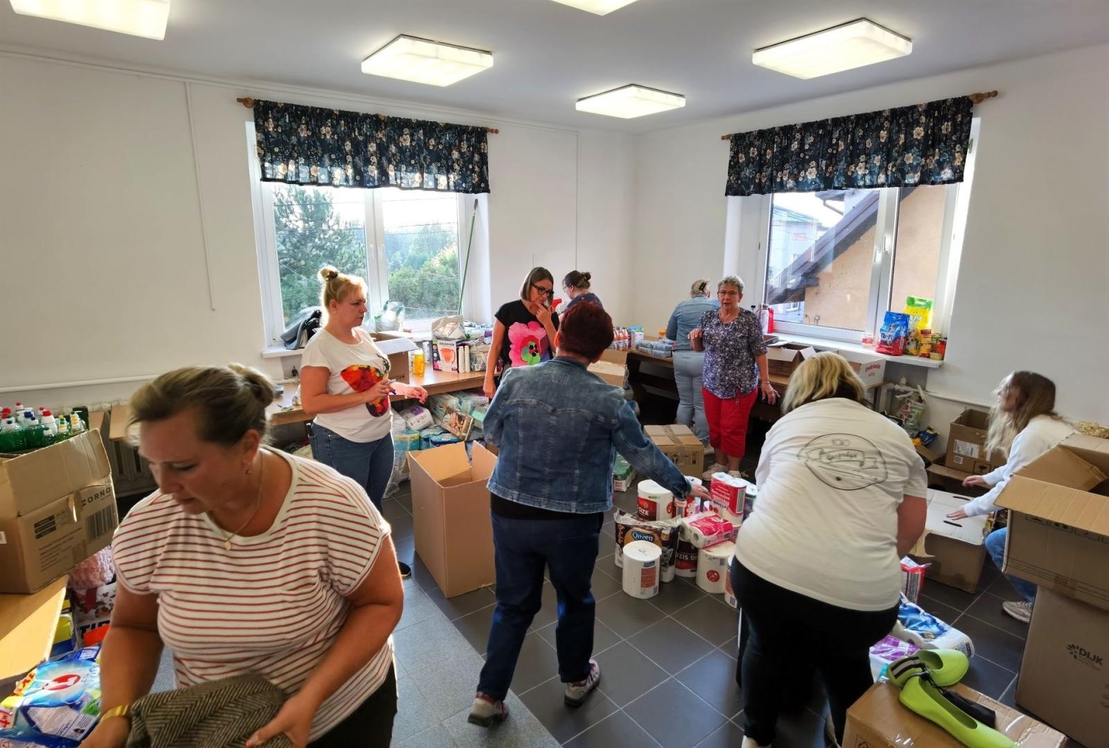 Zdjęcie w galerii na portalu naszwodzislaw.com: Pierwszy transport pomocy dla powodzian wyruszył w trasę wiadomości z regionu