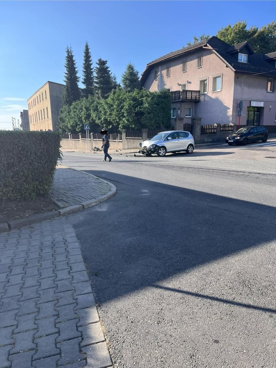 Zdjęcie w galerii na portalu naszwodzislaw.com: Kolizja osobówki i dostawczaka w Pszowie wiadomości z regionu