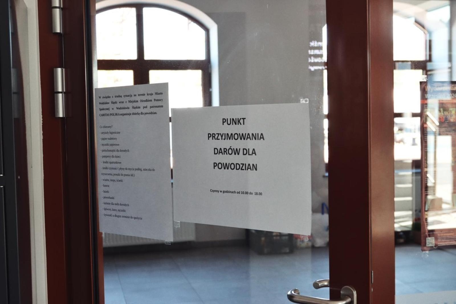 Zdjęcie w galerii na portalu naszwodzislaw.com: Pierwszy transport darów dla powodzian wyruszył z wodzisławskiego dworca wiadomości z regionu