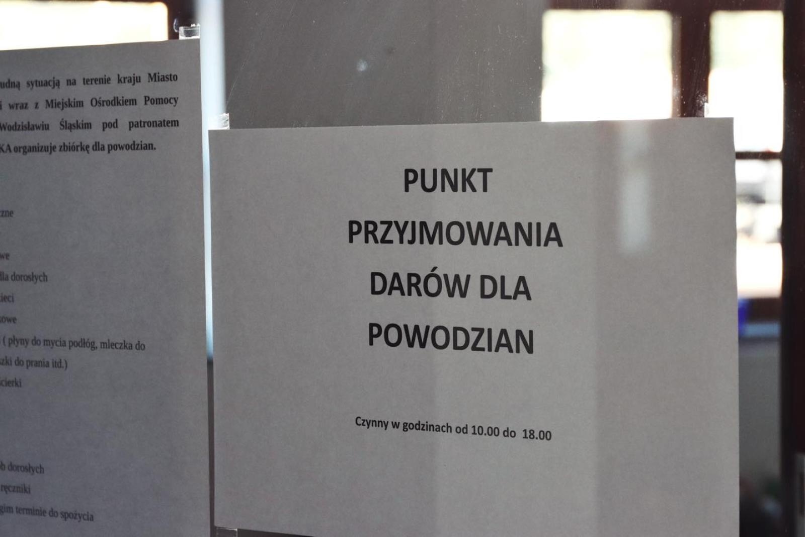 Zdjęcie w galerii na portalu naszwodzislaw.com: Pierwszy transport darów dla powodzian wyruszył z wodzisławskiego dworca wiadomości z regionu