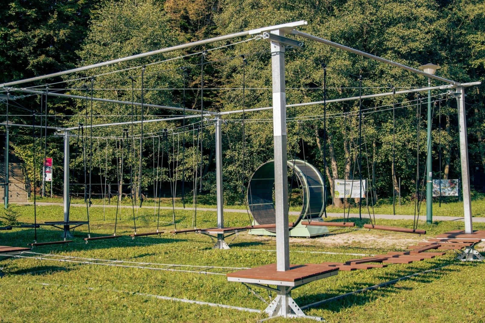Zdjęcie w galerii na portalu naszwodzislaw.com: Skorzystaj z samoobsługowego parku linowego na Trzech Wzgórzach [FOTO] wiadomości z regionu
