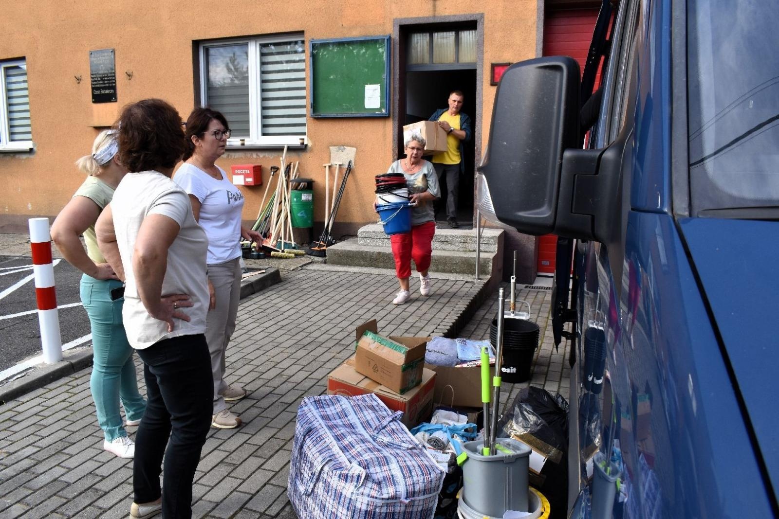 Zdjęcie w galerii na portalu naszwodzislaw.com: Kolejny transport pomocy dla powodzian wyruszył w trasę wiadomości z regionu