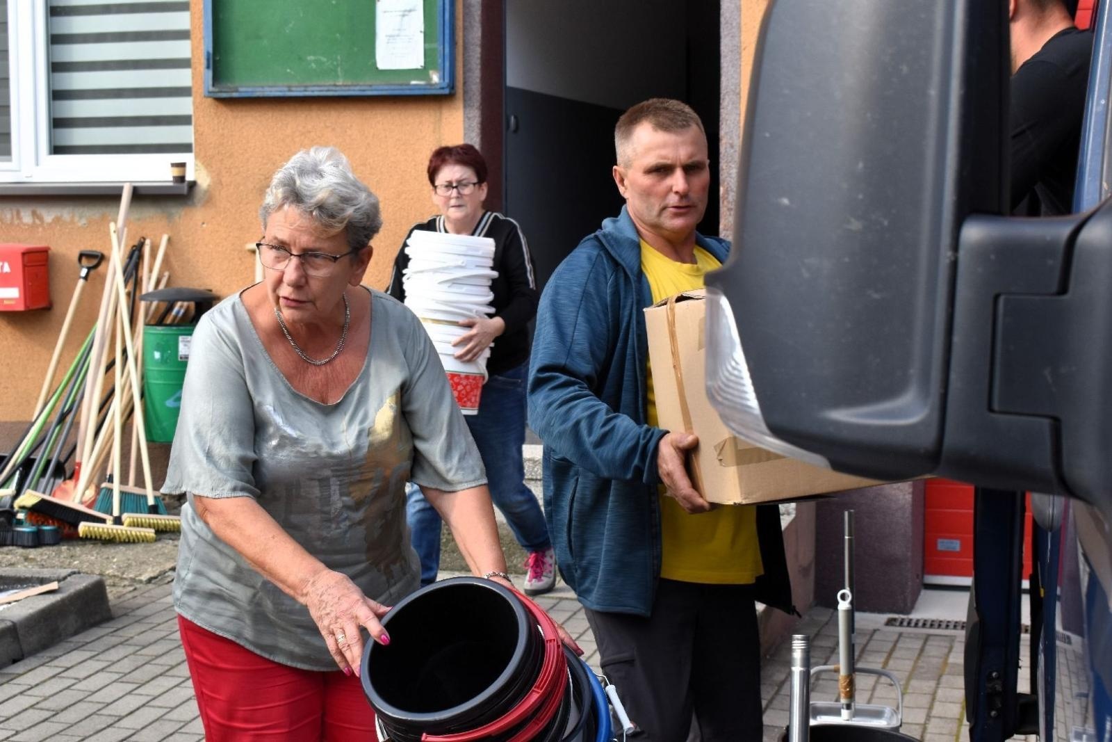 Zdjęcie w galerii na portalu naszwodzislaw.com: Kolejny transport pomocy dla powodzian wyruszył w trasę wiadomości z regionu