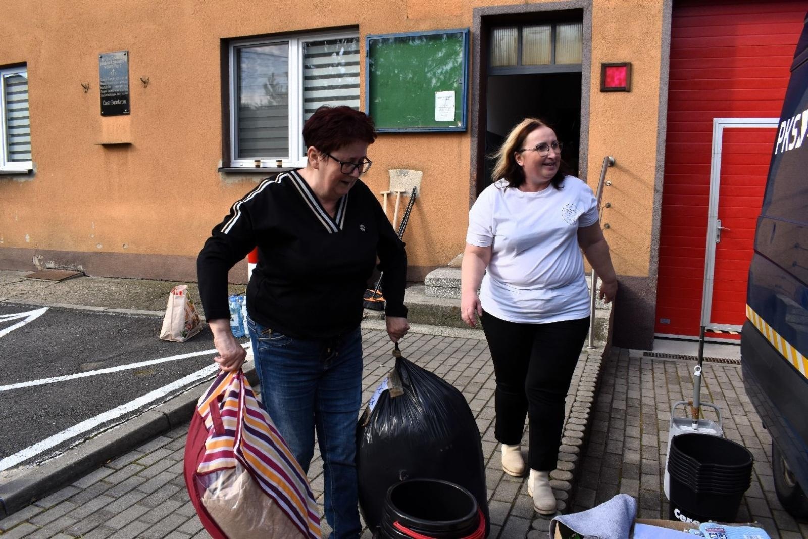 Zdjęcie w galerii na portalu naszwodzislaw.com: Kolejny transport pomocy dla powodzian wyruszył w trasę wiadomości z regionu