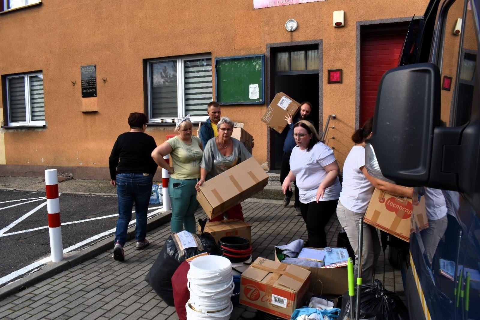 Zdjęcie w galerii na portalu naszwodzislaw.com: Kolejny transport pomocy dla powodzian wyruszył w trasę wiadomości z regionu