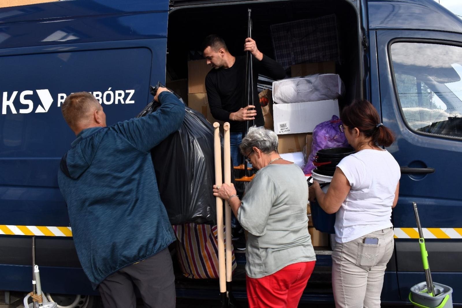 Zdjęcie w galerii na portalu naszwodzislaw.com: Kolejny transport pomocy dla powodzian wyruszył w trasę wiadomości z regionu