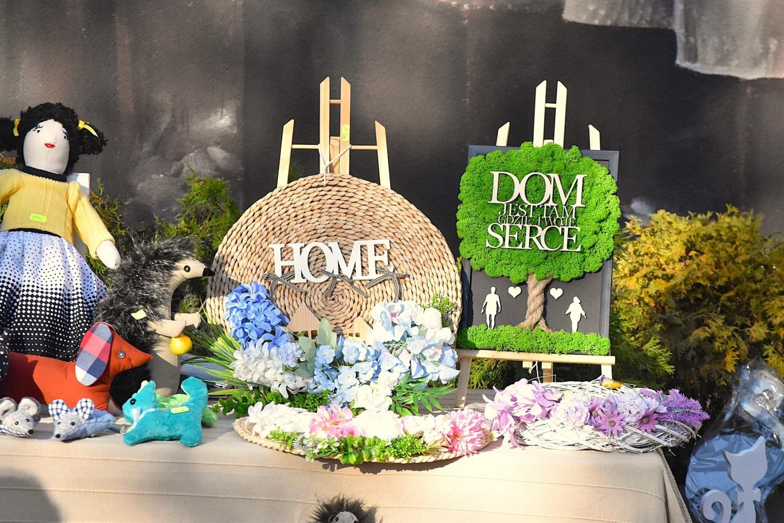 Zdjęcie w galerii na portalu naszwodzislaw.com: Mariusz Kalaga i ziemniaczane placki rozgrzały gości festynu ziemniaczanego w Skrzyszowie [FOTO] wiadomości z regionu